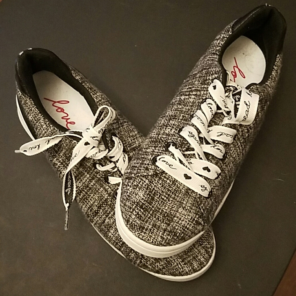 Sneakers - Picture 2 of 4